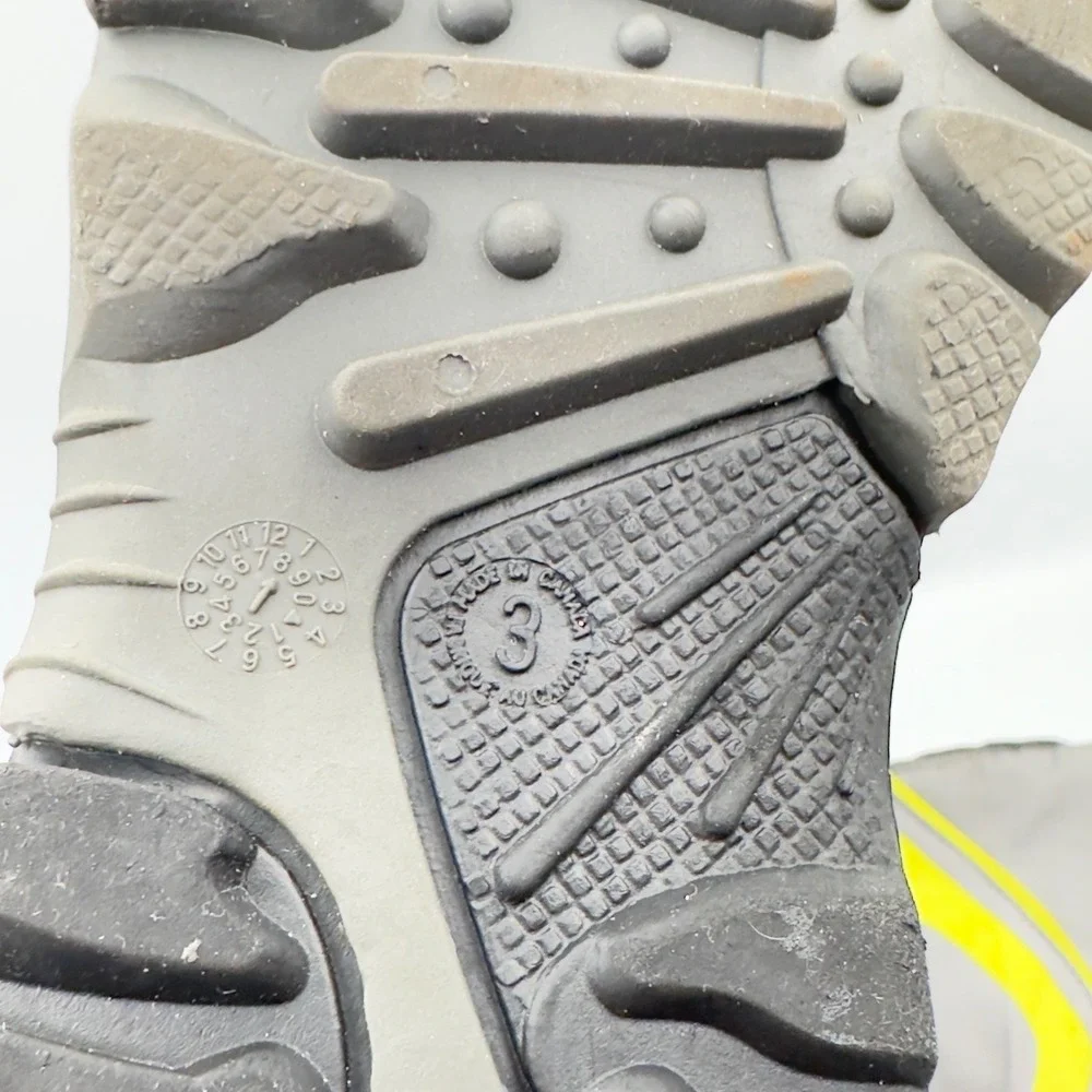 Kamik Kids Grey Yellow Waterproof Insulated Snow Boots Size 3 Made in Canada‎